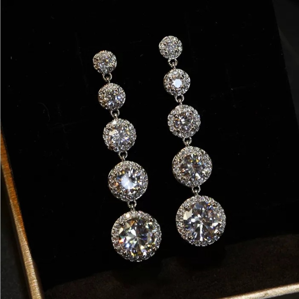 Hanging clear crystals in white metal